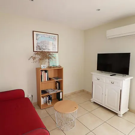 Apartment 2 Pieces Rdc Avec Terrasse, Climatisation Et Parking Proche Et Commerces - Fr-1-307-127