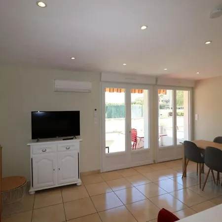 2 Pieces Rdc Avec Terrasse, Climatisation Et Parking Proche Et Commerces - Fr-1-307-127 Apartment Le Grau-du-Roi