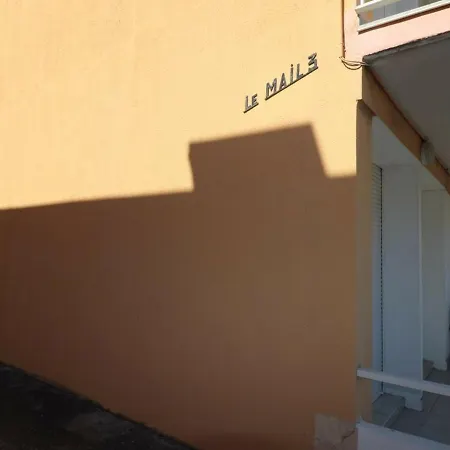2 Pieces Rdc Avec Terrasse, Climatisation Et Parking Proche Et Commerces - Fr-1-307-127 Apartment