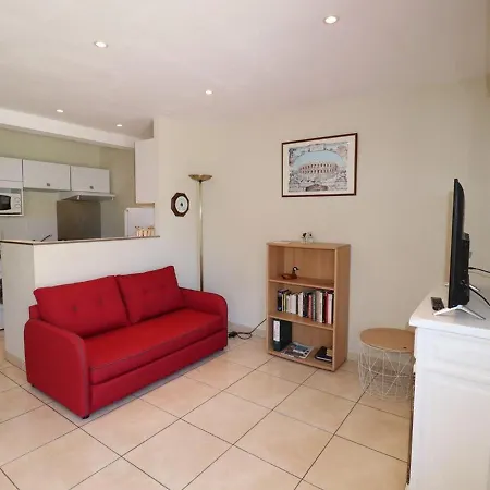 Apartment 2 Pieces Rdc Avec Terrasse, Climatisation Et Parking Proche Et Commerces - Fr-1-307-127 *