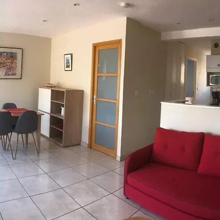 Apartment 2 Pieces Rdc Avec Terrasse, Climatisation Et Parking Proche Et Commerces - Fr-1-307-127