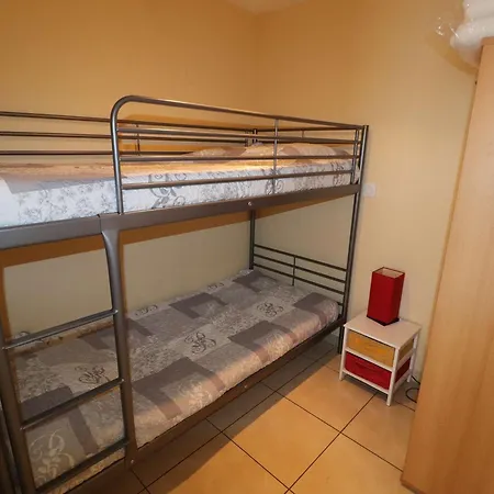 Διαμέρισμα 2 Pieces Rdc Avec Terrasse, Climatisation Et Parking Proche Et Commerces - Fr-1-307-127 *